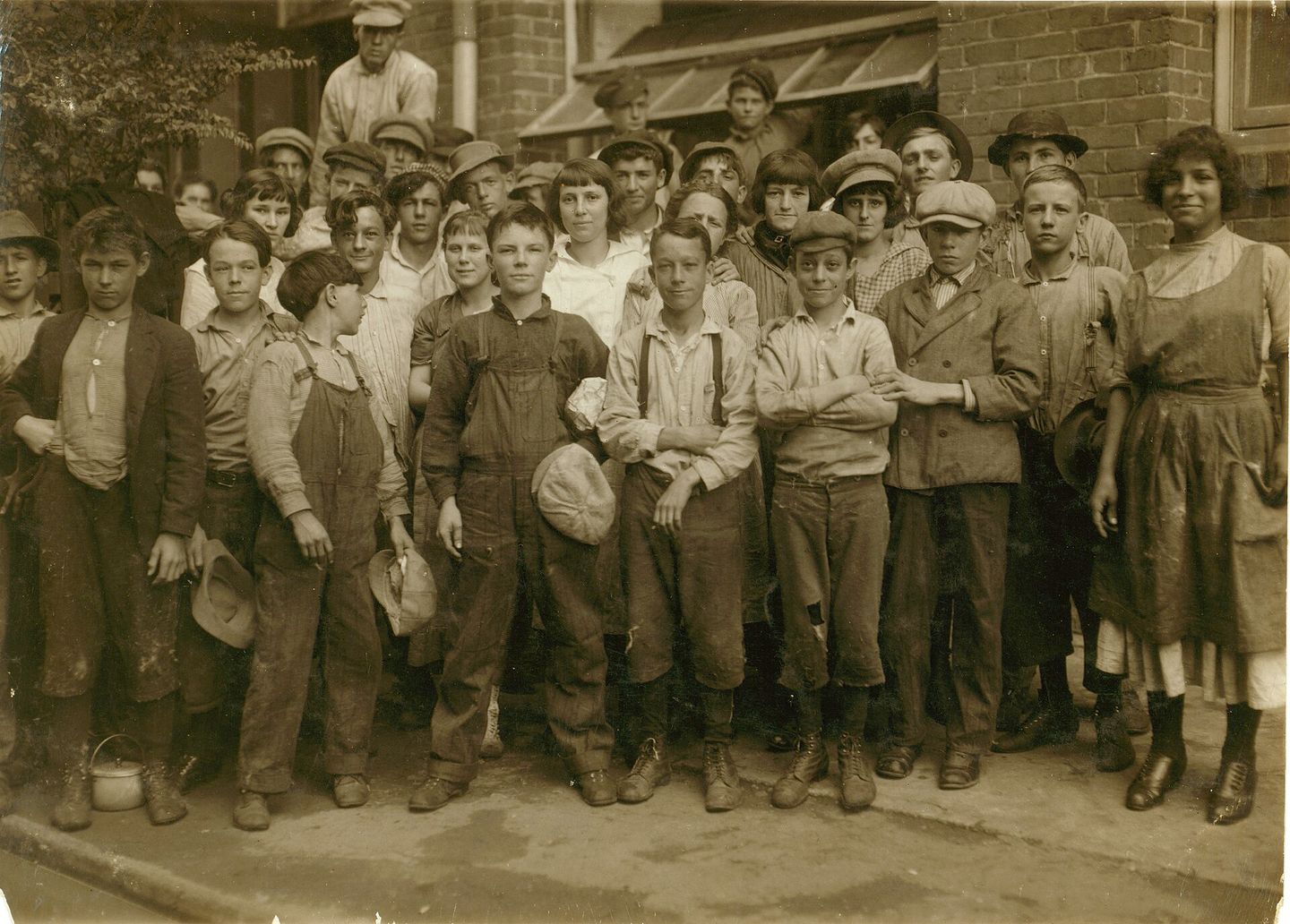 Ouvriers d une filature americaine en 1913 origines du workwear