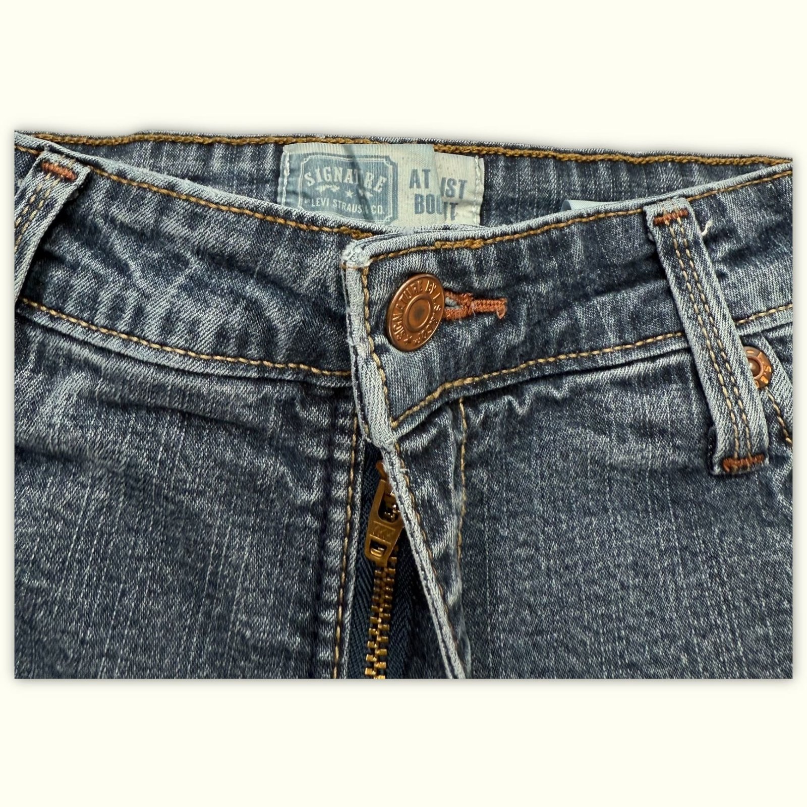 Signature By Levi Strauss & Co. shorts Regular Women Casual chic – W26