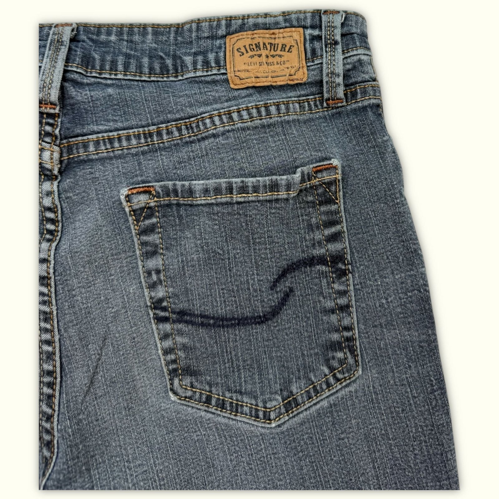 Signature By Levi Strauss & Co. shorts Regular Women Casual chic – W26