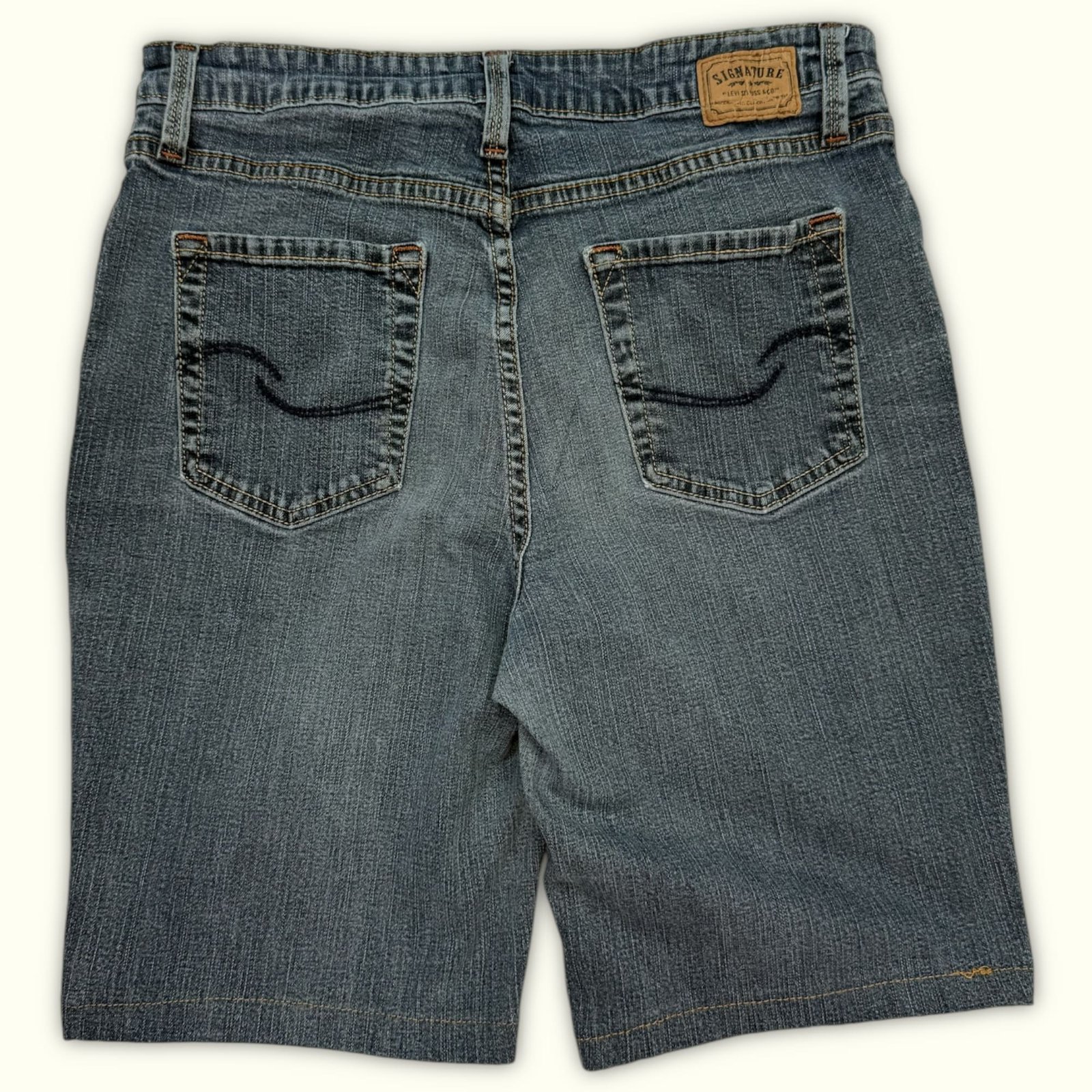 Signature By Levi Strauss & Co. shorts Regular Women Casual chic – W26